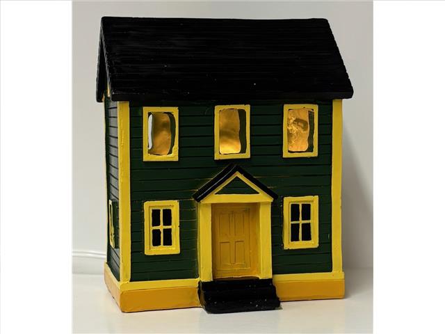 LED COLLECTIBLE SALTBOX HOUSE (PLUG IN)
