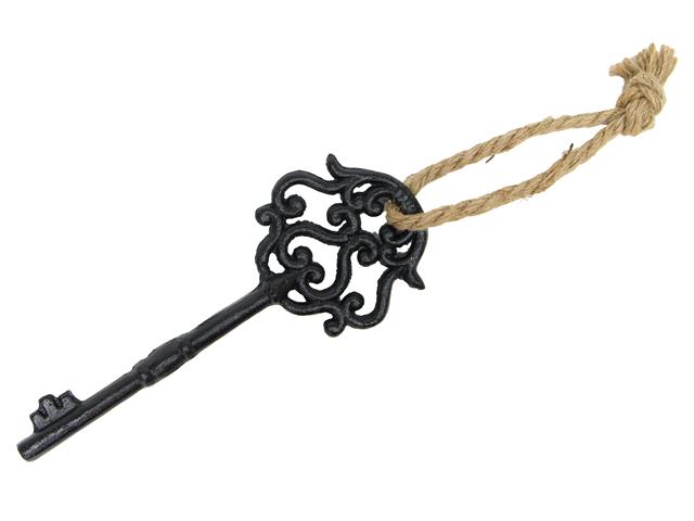 METAL HANGING VINTAGE KEY